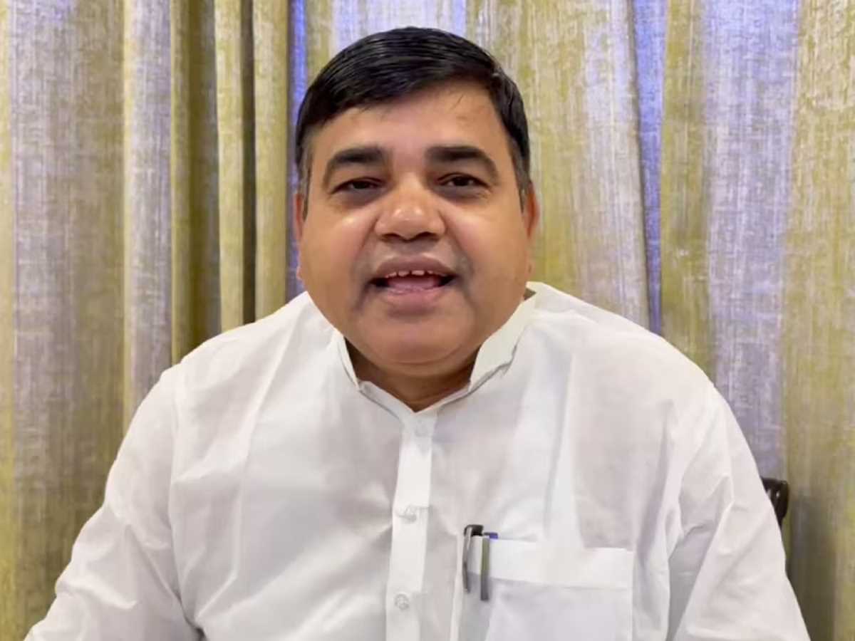 आतिशी ने प्रेरणा के लिए बगल में लगाई कुर्सी, केजरीवाल को अनुकरणीय मानना गलत नहीं : शक्ति यादव